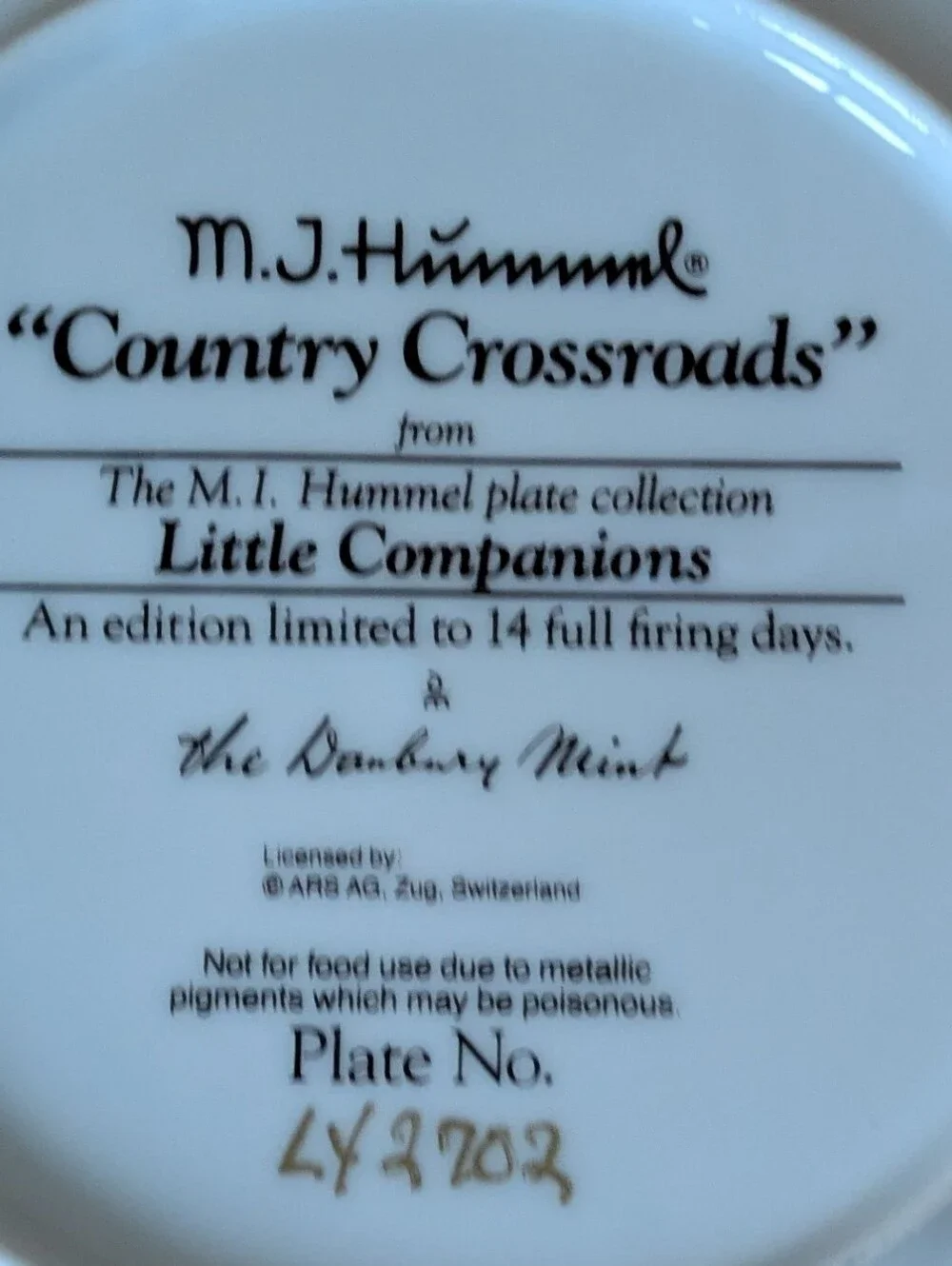 M J Hummel Hand-Painted Children Decorative Wall Plate Little Companions LY2702